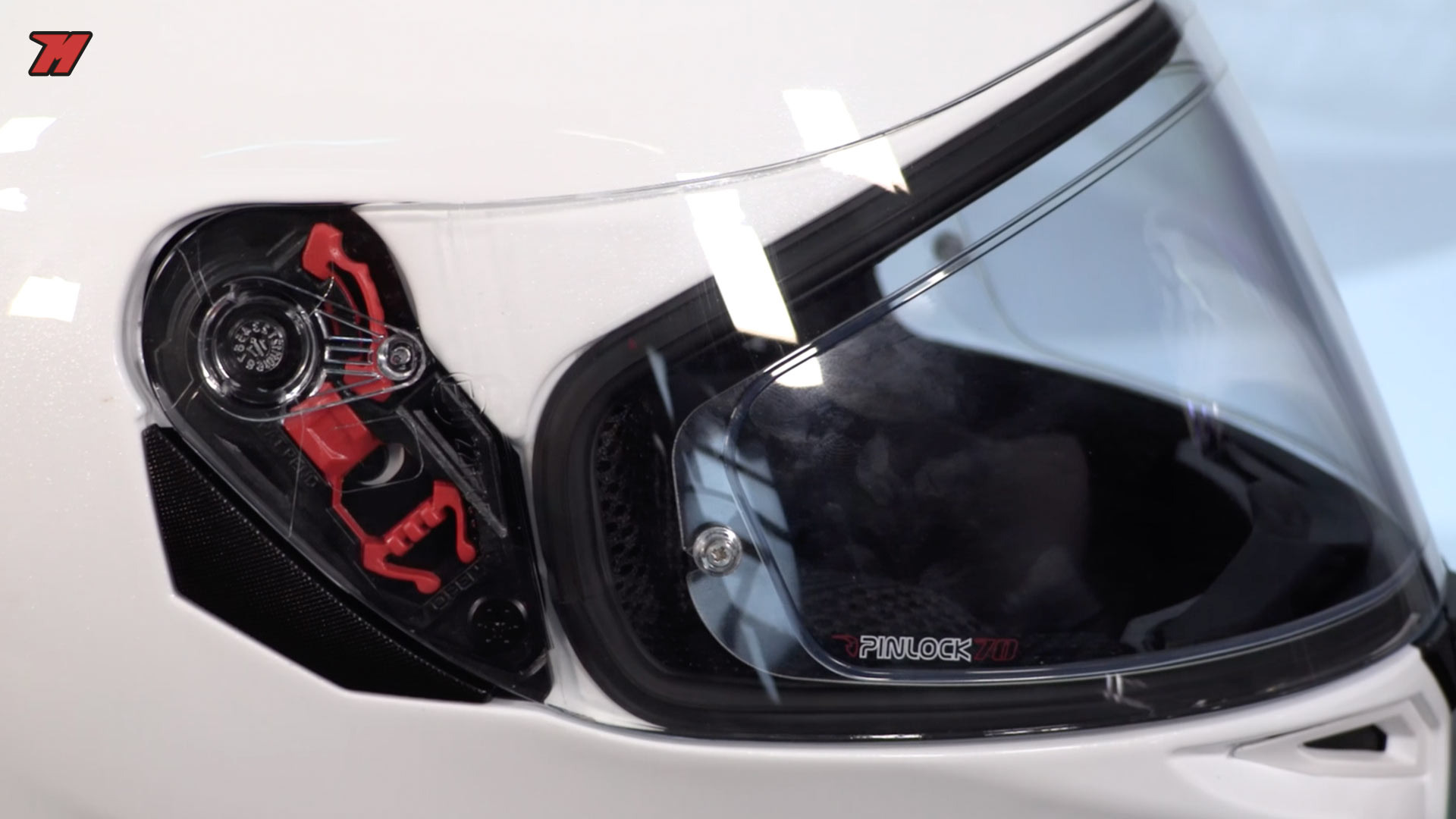 Pinlock, cómo funciona la lámina antivaho para cascos de moto · Motocard
