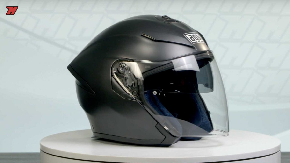 Un casco de moto jet tiene menor seguridad