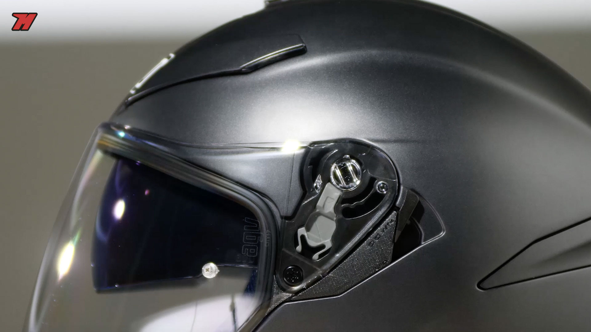 Top 5 des accessoires pour casque de moto - 100% Motos