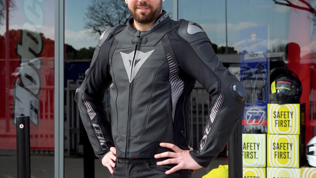 Review Dainese Super Speed Pro 4 motorcycle jacket. Price and
