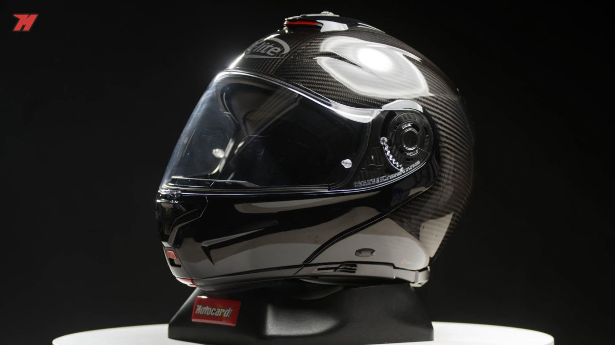 El casco X-lite X-1005 Ultra Carbon es un casco muy ligero