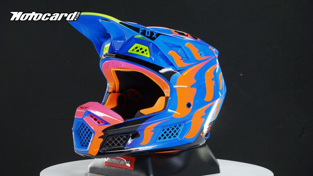 Este casco Fox V3 RS es otro de los mejores cascos para moto enduro