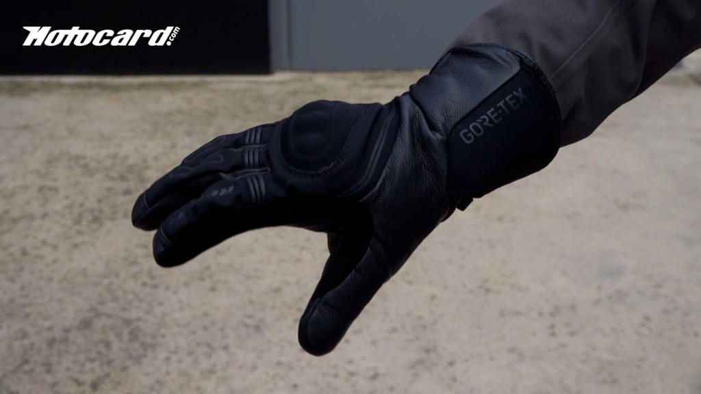 Los guantes de moto Revit GTX son impermeables para invierno